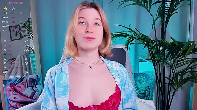 Snapshot of PollyHathor chatting on February 9, 9:39 pm PollyHathor online show from February 9, 9:39 pm