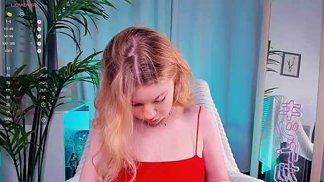 Snapshot of PollyHathor chatting on February 10, 9:36 pm PollyHathor online show from February 10, 9:36 pm
