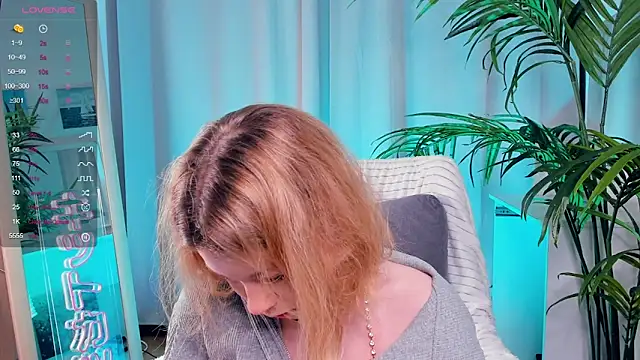 Snapshot of PollyHathor chatting on February 13, 9:38 pm PollyHathor online show from February 13, 9:38 pm