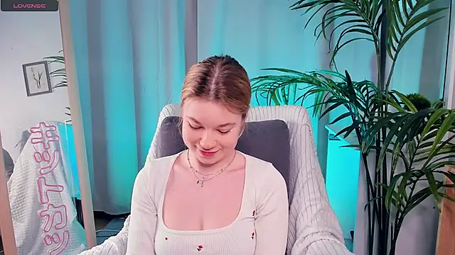 Snapshot of PollyHathor chatting on February 14, 9:43 pm PollyHathor online show from February 14, 9:43 pm