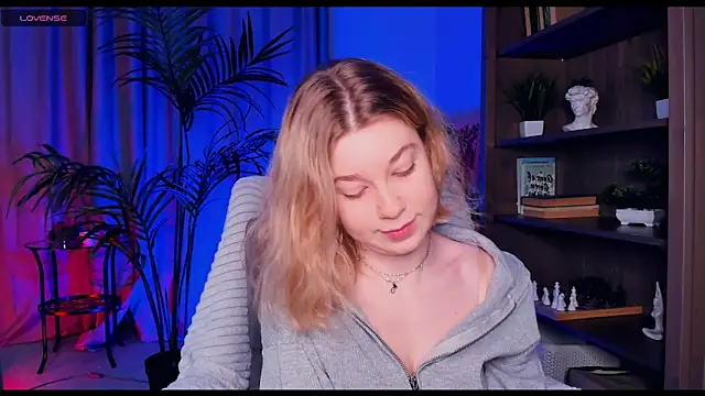 Snapshot of PollyHathor chatting on March 18, 9:21 pm PollyHathor online show from March 18, 9:21 pm
