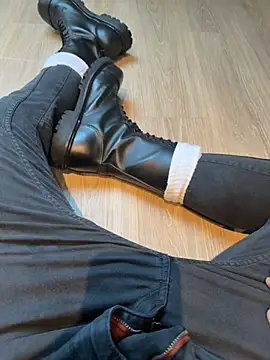 Snapshot of dickshome chatting on December 16, 9:14 am dickshome online show from December 16, 9:14 am