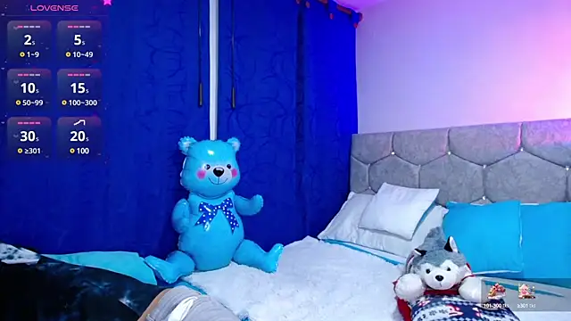 OwenBluee online show from December 13, 1:26 am