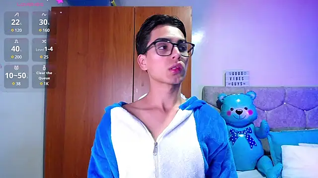 OwenBluee online show from January 18, 6:13 am