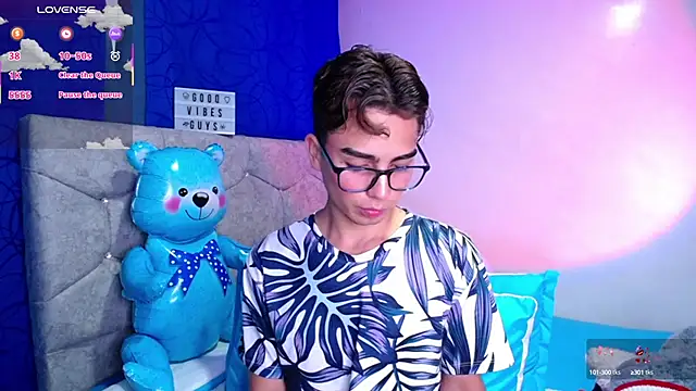 OwenBluee online show from February 25, 7:09 am