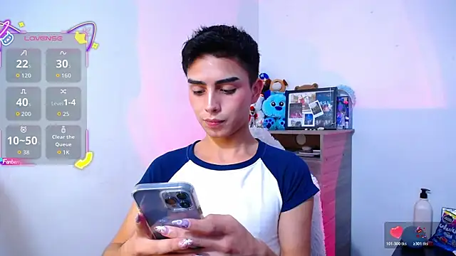 OwenBluee online show from November 17, 5:52 pm