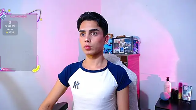 OwenBluee online show from November 22, 5:39 am