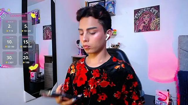 OwenBluee online show from March 19, 8:07 am