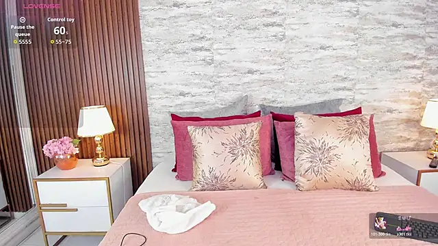 AndreaPink2024 online show from October 29, 1:24 pm