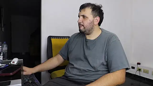 zekefotoslive online show from March 10, 1:32 am