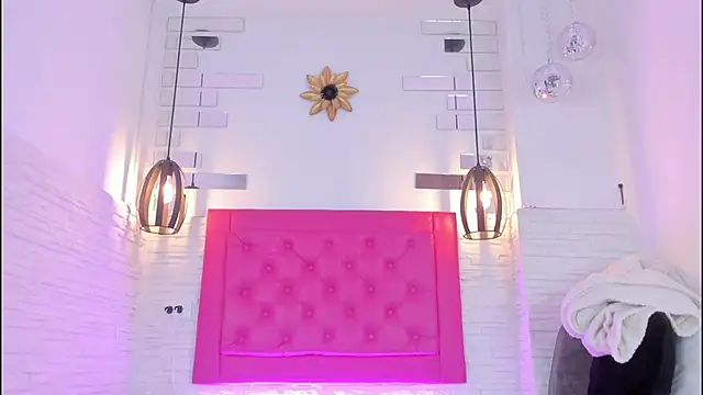 mia six66 online show from February 4, 11:38 am