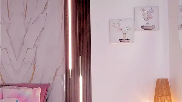 Snapshot of mia_six66 chatting on June 21, 12:19 pm mia six66 online show from June 21, 12:19 pm