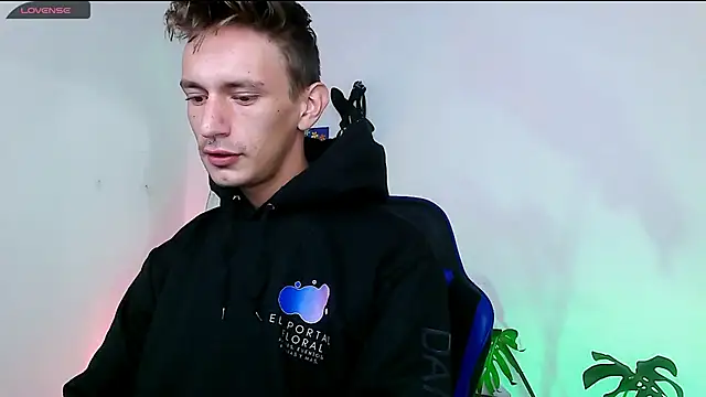 Snapshot of Dan_Yagami chatting on October 7, 2:03 pm Dan Yagami online show from October 7, 2:03 pm