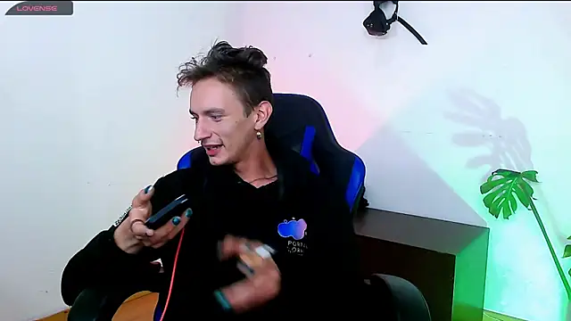 Snapshot of Dan_Yagami chatting on October 16, 2:34 am Dan Yagami online show from October 16, 2:34 am