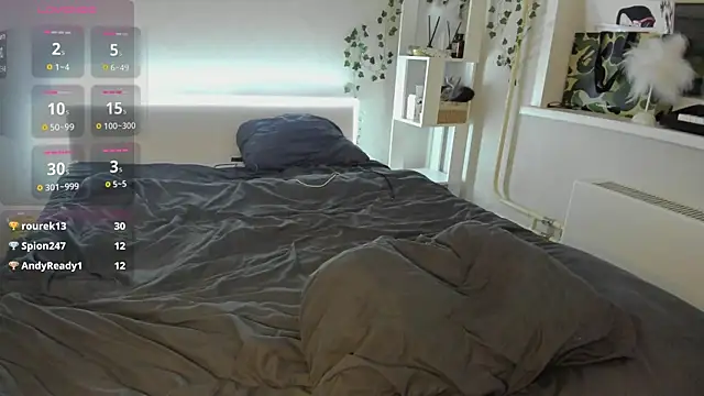 Tune Godness online show from December 18, 9:40 pm