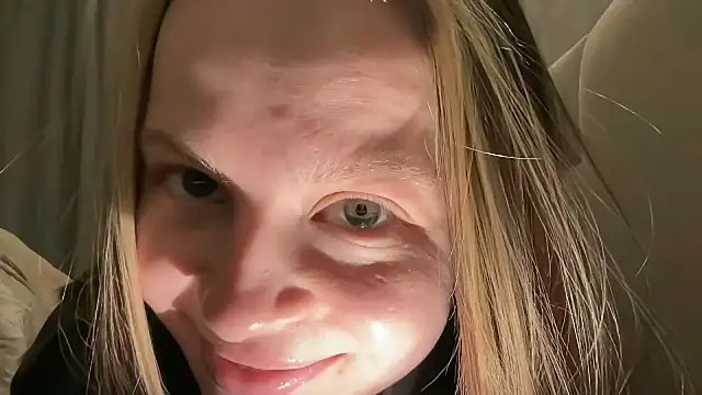 wrenlie online show from March 18, 7:39 pm