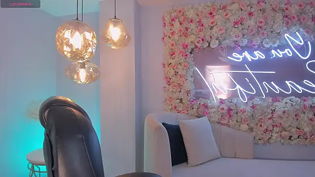 Snapshot of ArianaDumont chatting on October 21, 11:55 am ArianaDumont online show from October 21, 11:55 am