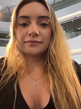 Snapshot of mariablonde_ chatting on March 6, 12:51 am mariablonde online show from March 6, 12:51 am