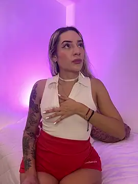 Snapshot of mariablonde_ chatting on April 9, 11:21 pm mariablonde online show from April 9, 11:21 pm