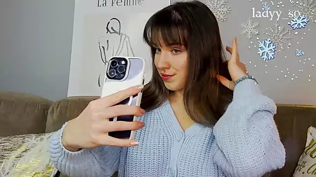 Sofia Hugs online show from January 30, 11:11 am