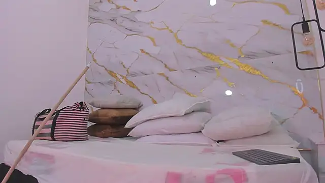 Snapshot of penelope_handaos chatting on February 3, 7:18 am penelope handaos online show from February 3, 7:18 am