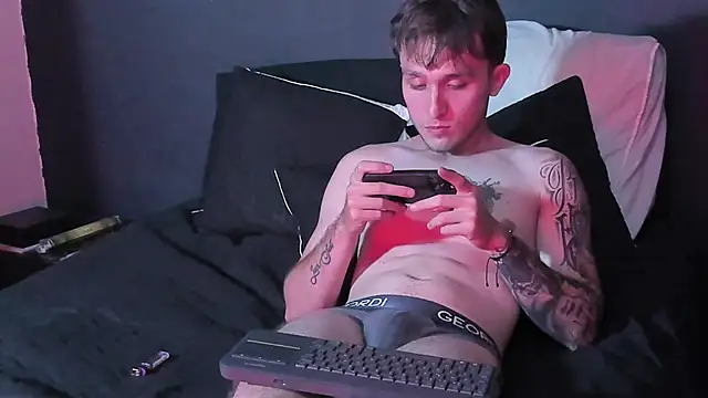 Dylanwhite23  online show from October 1, 4:40 am