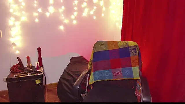 Snapshot of Sabrina_scarlett chatting on December 14, 5:07 am Sabrina scarlett online show from December 14, 5:07 am