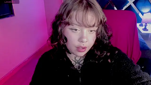 Snapshot of Sabrina_scarlett chatting on March 17, 9:02 pm Sabrina scarlett online show from March 17, 9:02 pm