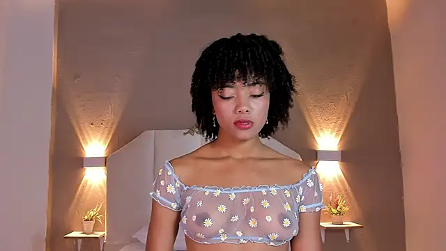Snapshot of Juliette__3 chatting on April 20, 1:36 pm Juliette 3 online show from April 20, 1:36 pm
