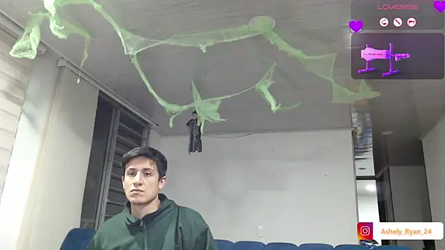 ashely ryan24 online show from October 9, 11:25 pm