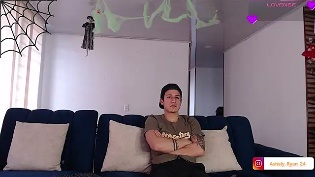 ashely ryan24 online show from October 14, 7:25 pm