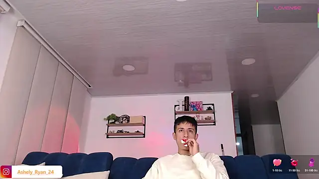 ashely ryan24 online show from May 19, 11:22 pm