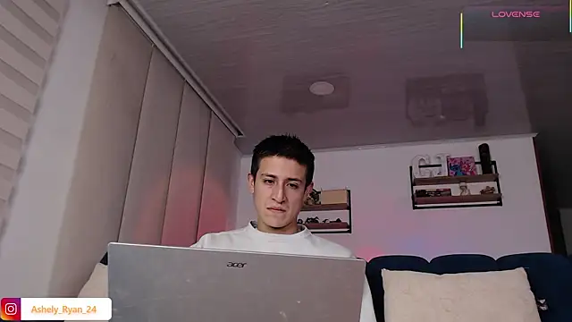 ashely ryan24 online show from July 25, 1:36 am