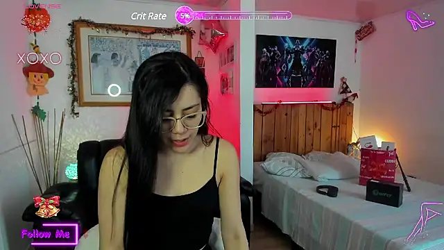 LauGrayJ online show from December 8, 3:45 pm
