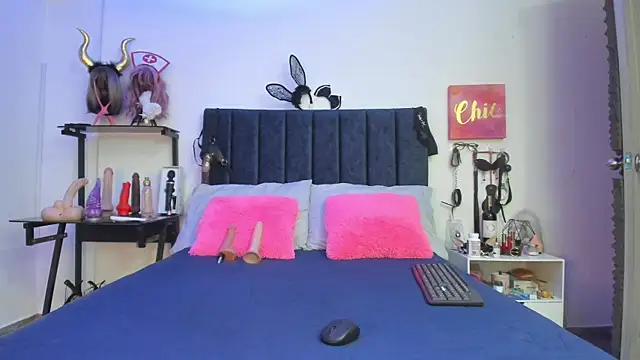 emmily giraldo online show from January 9, 11:25 am