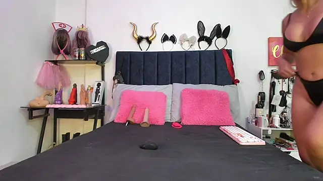 Snapshot of emmily_giraldo chatting on May 21, 12:56 pm emmily giraldo online show from May 21, 12:56 pm