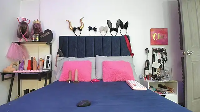 Snapshot of emmily_giraldo chatting on July 7, 12:42 pm emmily giraldo online show from July 7, 12:42 pm