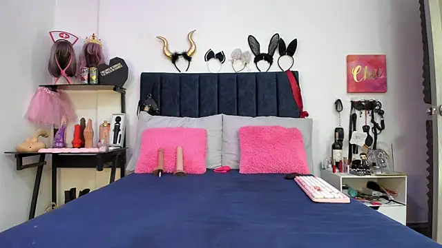 Snapshot of emmily_giraldo chatting on July 17, 12:56 pm emmily giraldo online show from July 17, 12:56 pm