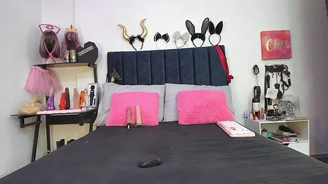 Snapshot of emmily_giraldo chatting on July 22, 12:52 pm emmily giraldo online show from July 22, 12:52 pm