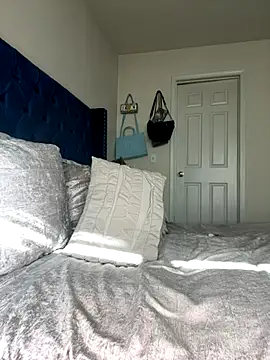 ButtahscotchBarbiee online show from September 28, 9:09 pm