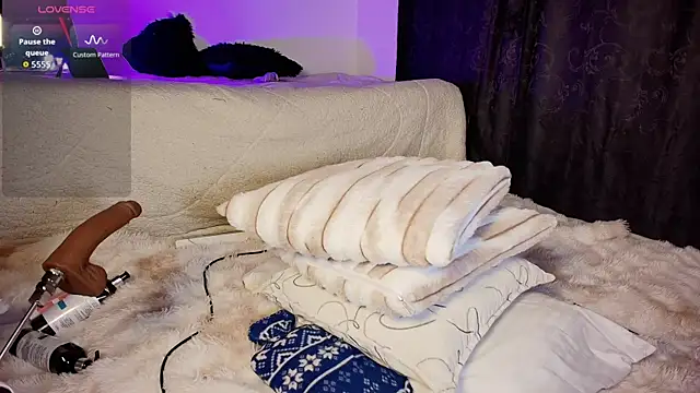 Madeline Dreams online show from October 2, 9:27 am