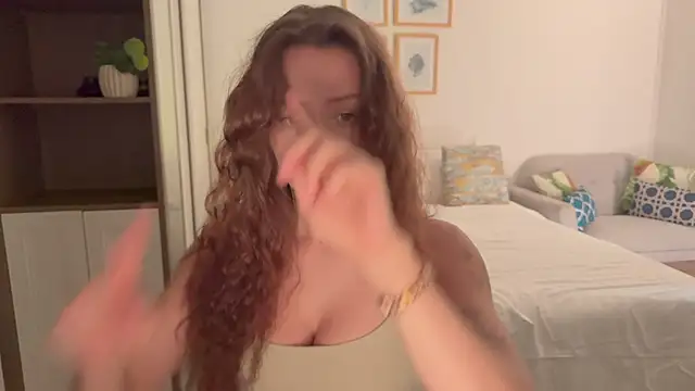 Snapshot of aveme_melissa chatting on April 20, 2:47 am aveme melissa online show from April 20, 2:47 am