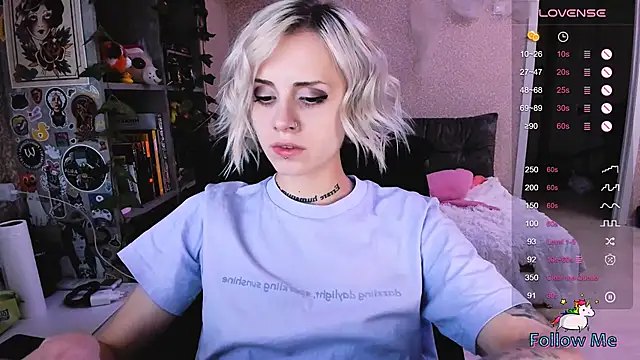 Snapshot of NaniMoore chatting on October 15, 8:42 pm NaniMoore online show from October 15, 8:42 pm