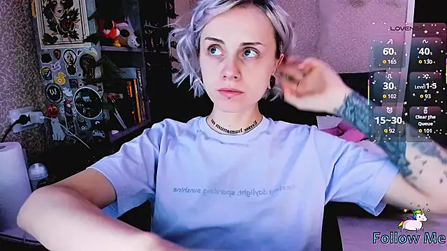 Snapshot of NaniMoore chatting on November 2, 8:22 pm NaniMoore online show from November 2, 8:22 pm