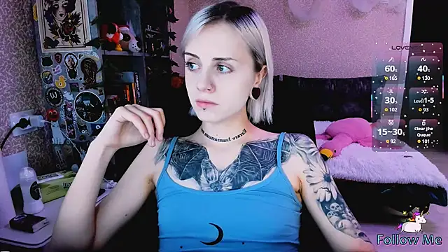 Snapshot of NaniMoore chatting on November 13, 8:08 pm NaniMoore online show from November 13, 8:08 pm