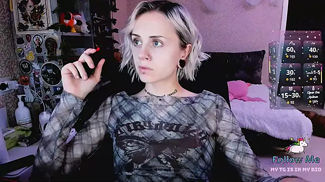 Snapshot of NaniMoore chatting on November 15, 8:27 pm NaniMoore online show from November 15, 8:27 pm