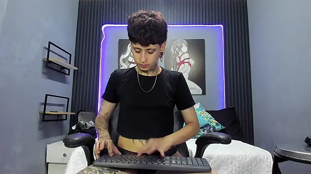 Ethan lennox online show from October 6, 9:01 pm