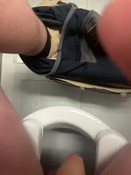 Snapshot of Bolo23693 chatting on November 19, 3:23 pm Bolo23693 online show from November 19, 3:23 pm