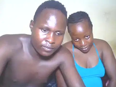 Snapshot of Dark_Queenchocolate chatting on December 12, 9:37 pm Dark Queenchocolate online show from December 12, 9:37 pm