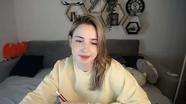 Snapshot of SabrinViolet chatting on December 15, 12:06 pm SabrinViolet online show from December 15, 12:06 pm